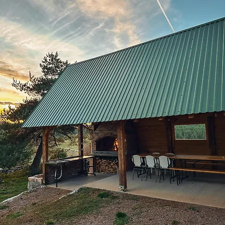 別荘 Vikendica Pino *